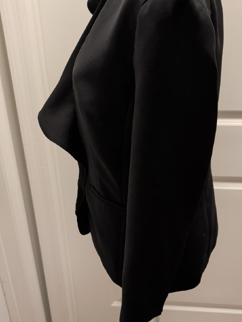 Talbots Size 2 PreOwned Black Ruffle-Trim Open Blazer With One Snap Closure - Picture 10 of 15